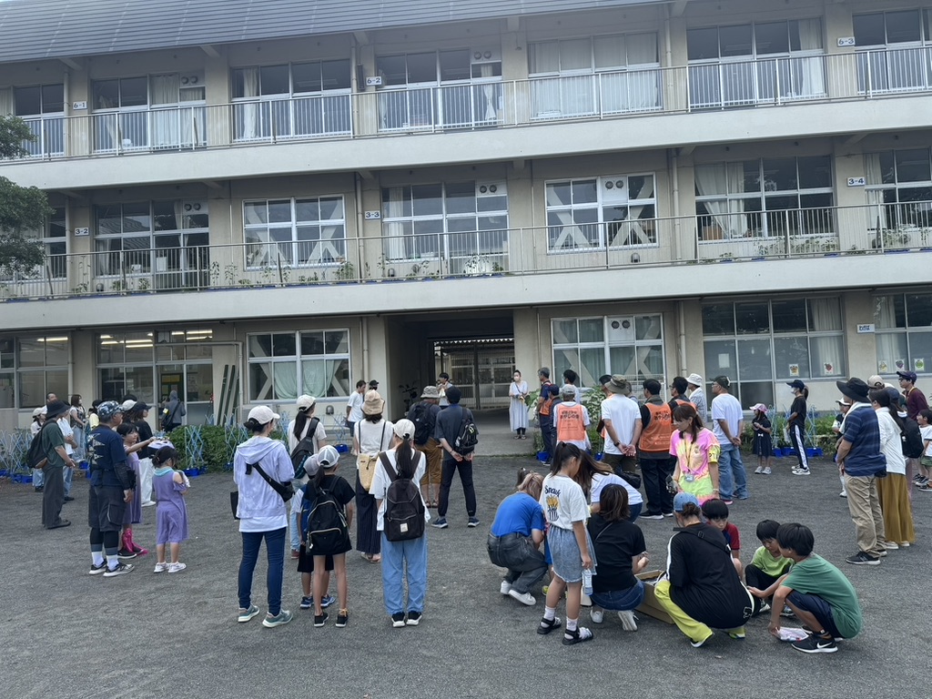 新磯小学校 赤い旗設置